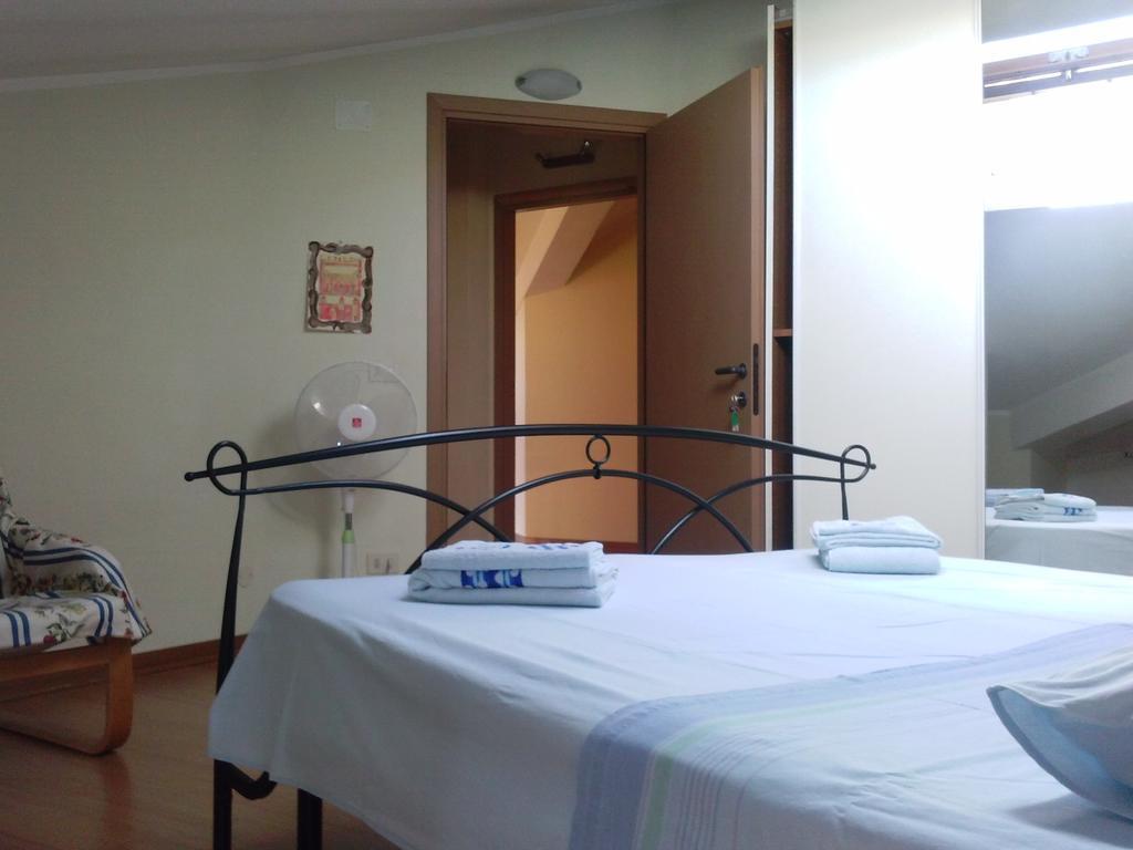 Bed and Breakfast Mansarda Raggio Di Sole Verona Zimmer foto
